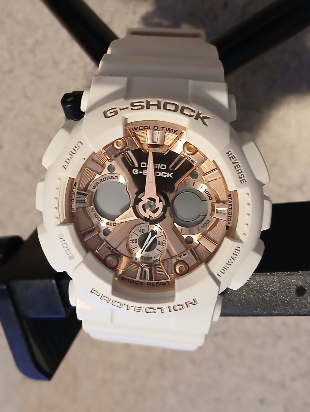 Casio G-Shock White Rose Gold Analog Digital Watch Unisex Needs Battery.